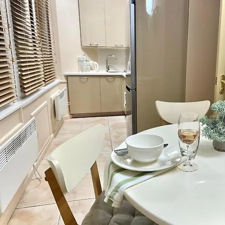 Great One Bed Right Near Opera House Апартаменти