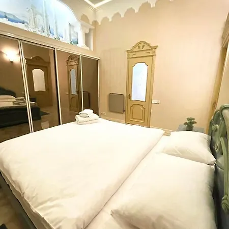 Great One Bed Right Near Opera House Київ