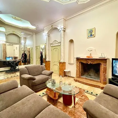 Great One Bed Right Near Opera House Апартаменти
